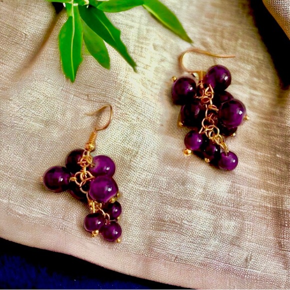 AMETHYST COLORED BEAD GRAPE CLUSTER DROP EARRINGS. - Picture 4 of 5